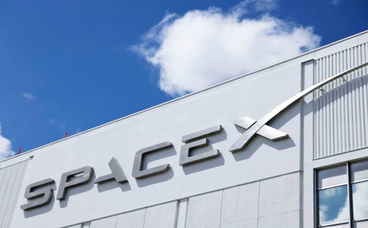 SpaceX stock outlook: Is a long-range path to $900 realistic?